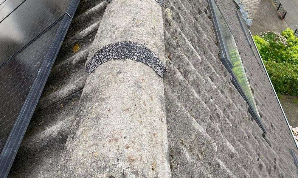 Vervangen van nokvorsten Beilen Nokvorsten zijn opnieuw vastgezet